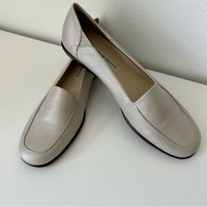 NWOT - Silver, Leather Flats Loafers Easy Spirit, women’s size 8.5 A (narrow)